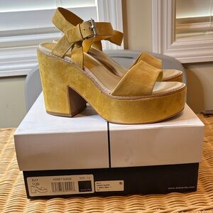 Dolce Vita Elly Honey Suede Platform Heels Size 7.5 NIB